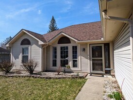 2029 Northcreek Dr in Englewood, OH - Building Photo