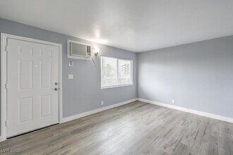 324 W Cleveland Ave in Las Vegas, NV - Building Photo - Building Photo