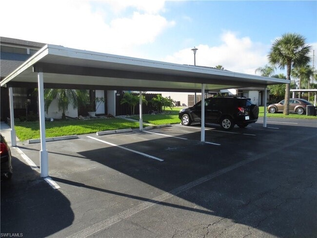 12939 Cherrydale Ct in Ft. Myers, FL - Building Photo - Building Photo