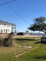 1005 E Lamar St in Rockport, TX - Building Photo