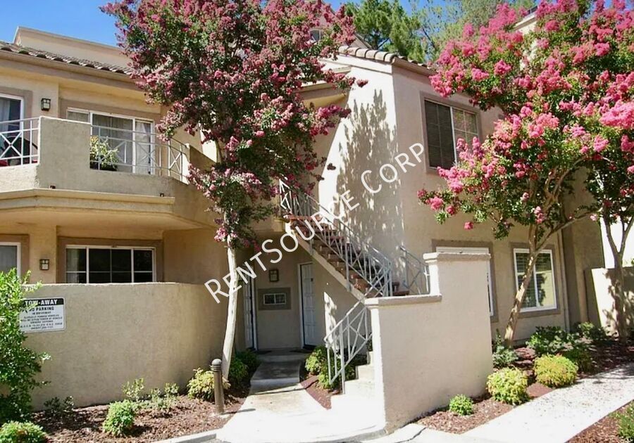 23933 Del Monte Dr. in Santa Clarita, CA - Building Photo