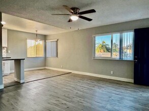 17132 Emerald Ln, Unit D in Huntington Beach, CA - Foto de edificio - Building Photo