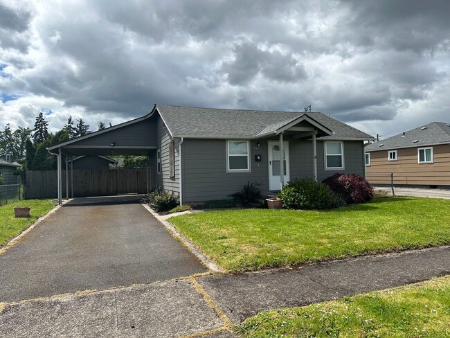 1065 N St in Springfield, OR - Building Photo - Building Photo