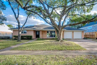 5007 Cheena Dr in Houston, TX - Building Photo - Building Photo