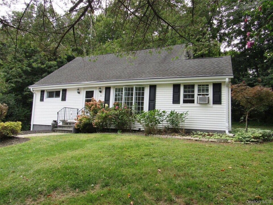 30 Craigville Rd in Goshen, NY - Building Photo