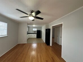 4911 Delano St in Houston, TX - Foto de edificio - Building Photo