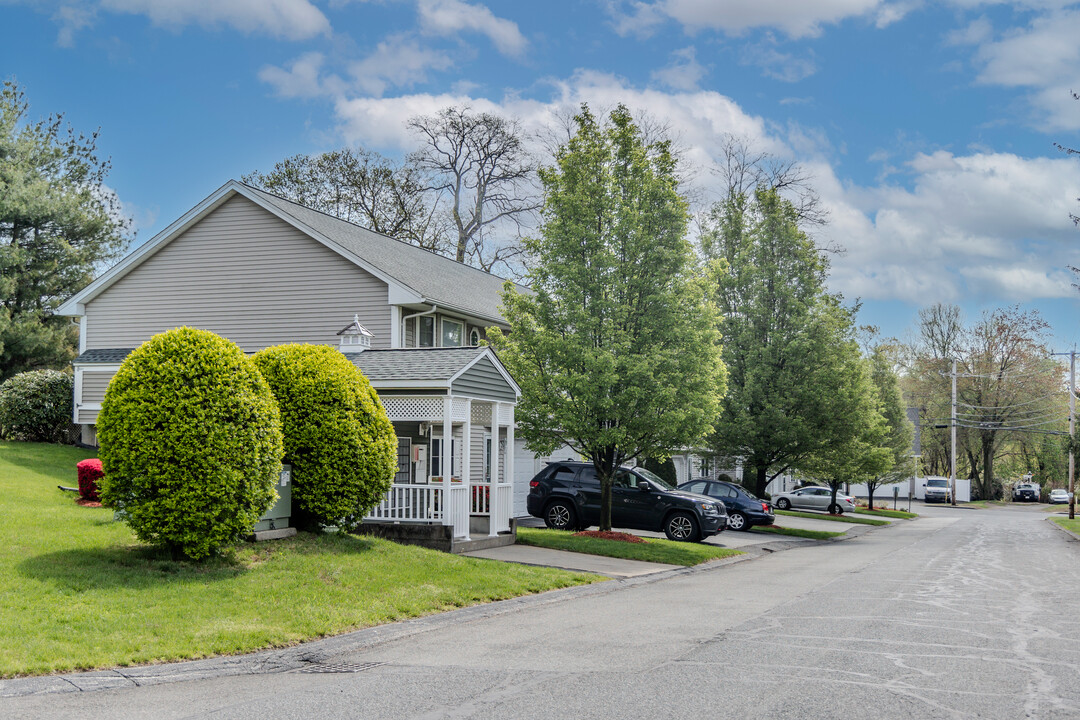 Sheridan Estates in Chicopee, MA - Foto de edificio