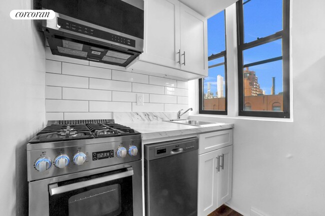 500 E 73rd St in New York, NY - Building Photo - Building Photo