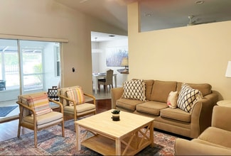 1012 Laurel Ave in Venice, FL - Foto de edificio - Building Photo