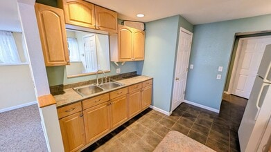 8 Bards Ln in Fletcher, NC - Foto de edificio - Building Photo