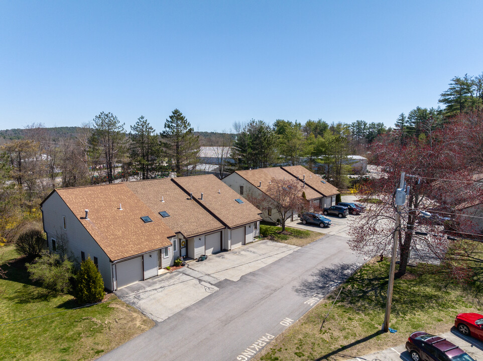 Westchester Heights in Milford, NH - Foto de edificio