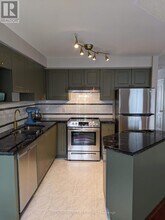 5530 Glen Erin Dr in Mississauga, ON - Building Photo - Building Photo