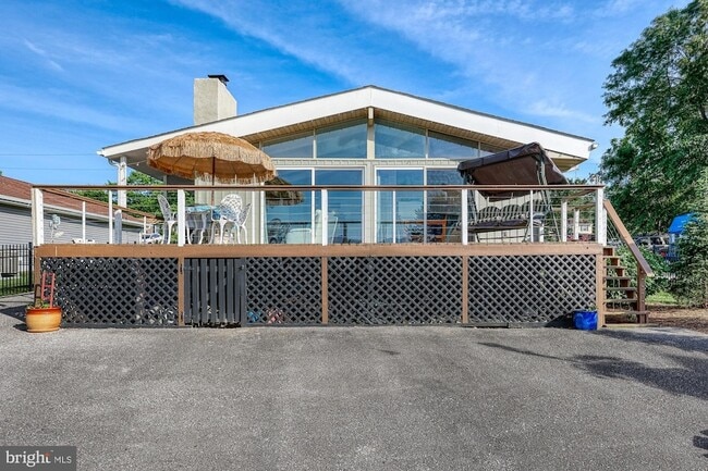property at 366 Lake Meade Dr