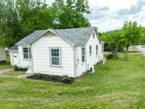 2423 Phoenix Ave in Fort Smith, AR - Building Photo - Building Photo