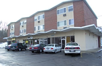 644-648 S Main St in Algonquin, IL - Building Photo - Building Photo