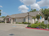 Claremont Senior Apartments in Clovis, CA - Foto de edificio - Building Photo