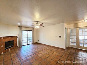 8452 Boseck Dr in Las Vegas, NV - Building Photo - Building Photo