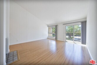 19515 Rinaldi St in Los Angeles, CA - Building Photo - Building Photo