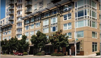 Wes on Western in Seattle, WA - Building Photo