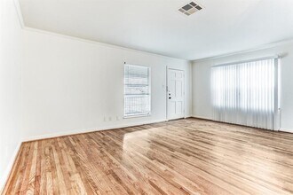 2245 Welch St in Houston, TX - Building Photo - Building Photo