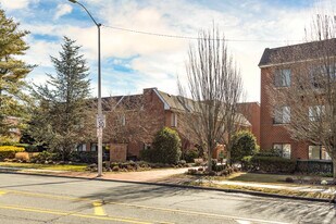99 S Park Ave in Rockville Centre, NY - Building Photo