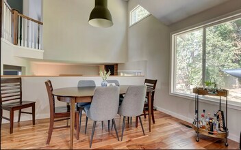 1400 SW Islander Ln in Oak Harbor, WA - Building Photo - Building Photo