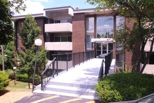 1401 Charlemagne Cir in Pittsburgh, PA - Building Photo