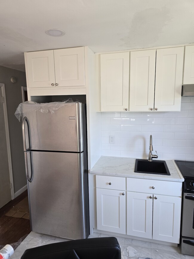 47 Rogers St, Unit 3 in New London, CT - Foto de edificio - Building Photo