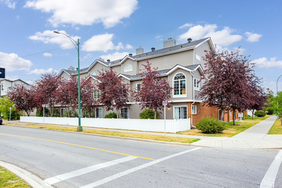 1607 11 Av SW in Calgary, AB - Building Photo