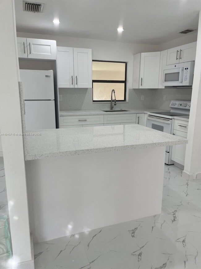 2138 Amstead St in Port Charlotte, FL - Building Photo - Building Photo