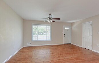 6510 Carriage Dr in Alexandria, VA - Building Photo - Building Photo