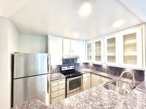 2901 Peninsula Rd in Oxnard, CA - Building Photo - Building Photo