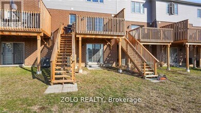 106 Monarch Woods Dr in Kitchener, ON - Building Photo - Building Photo