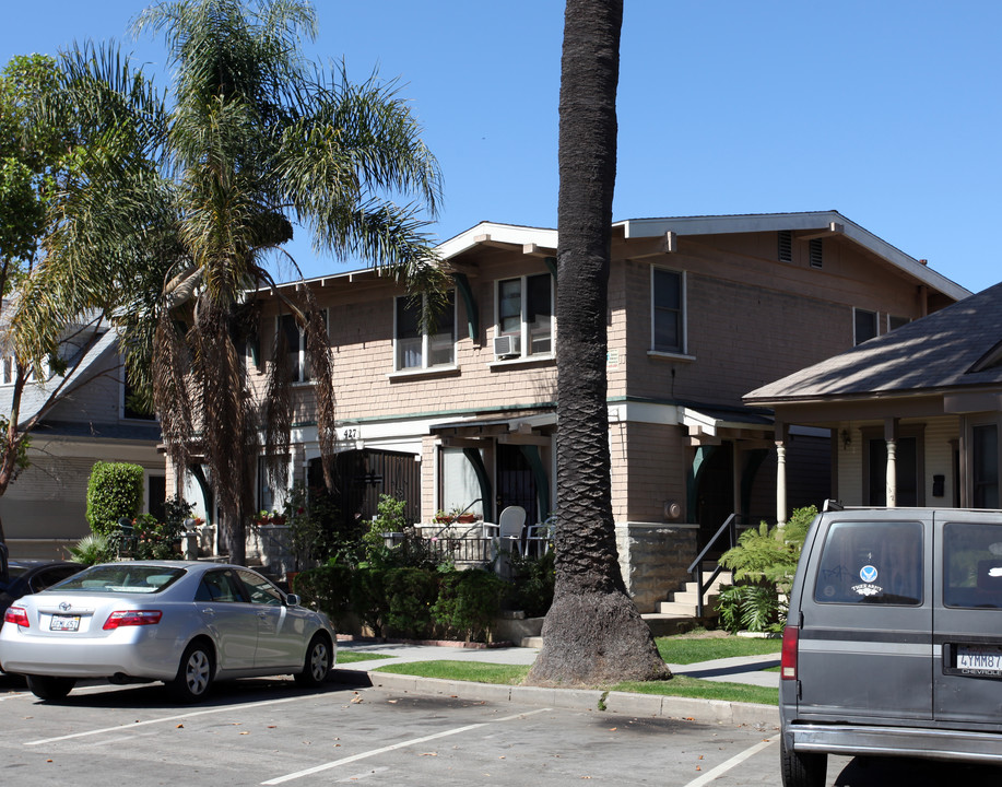 427 Chestnut Ave in Long Beach, CA - Foto de edificio