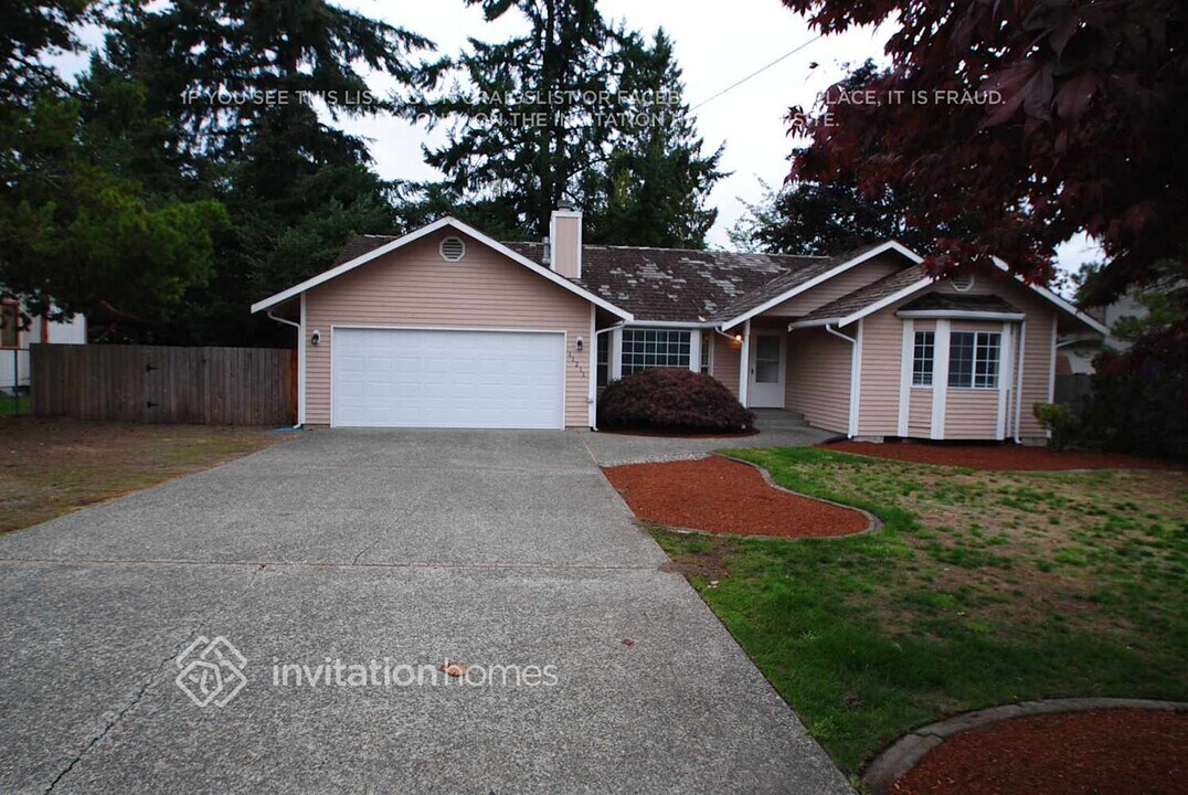 11211 152nd St E in Puyallup, WA - Building Photo