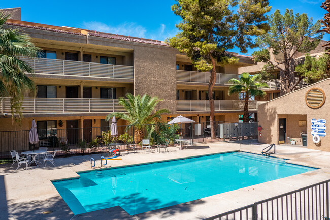 Bonanza Park Condominiums in Las Vegas, NV - Foto de edificio - Building Photo