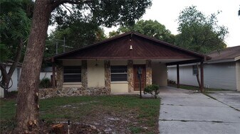 7111 N 9th St in Tampa, FL - Building Photo
