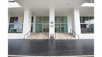 1040 Biscayne Blvd, Unit TS-4206 in Miami, FL - Building Photo