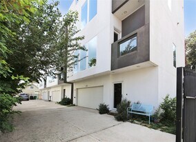 5711 Kansas St in Houston, TX - Building Photo