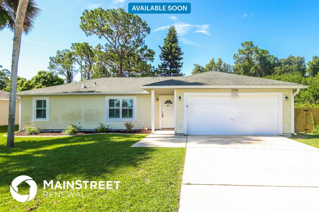 1376 Hazel St NW in Palm Bay, FL - Building Photo