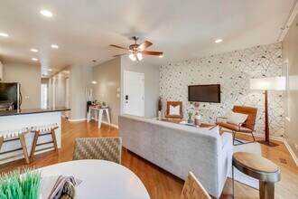 2733 W Potomac Ave in Chicago, IL - Building Photo - Building Photo