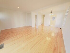 57 Whitmore Ln in Stamford, CT - Building Photo - Building Photo