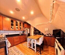 181 Davis Ave, Unit 8B in Brookline, MA - Building Photo - Building Photo