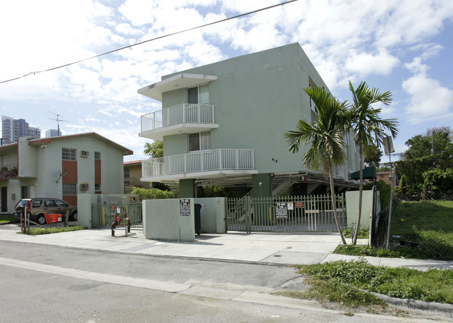 418 SW 10th St in Miami, FL - Building Photo - Building Photo