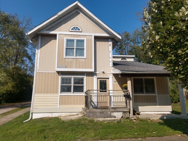 922 W 8th St in Bloomington, IN - Building Photo - Building Photo