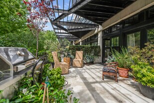 1070 W 15th St in Chicago, IL - Building Photo