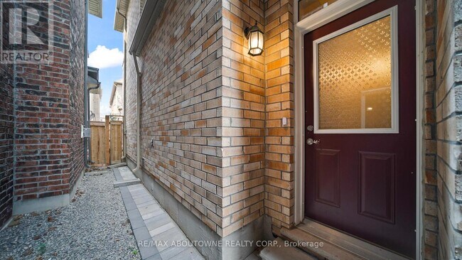 341 Ironside Dr in Oakville, ON - Building Photo - Building Photo