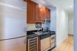 East 18th Street, Unit C3 in New York, NY - Building Photo - Building Photo
