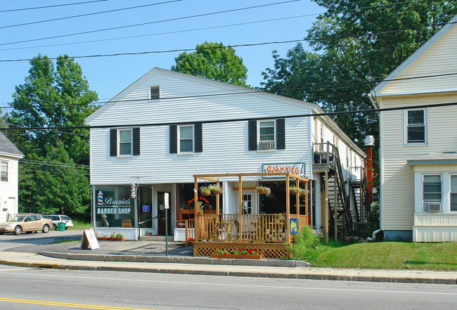 650 Main St in Westbrook, ME - Foto de edificio - Building Photo