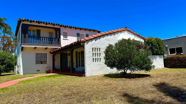 4865 Canterbury Dr in San Diego, CA - Building Photo - Building Photo
